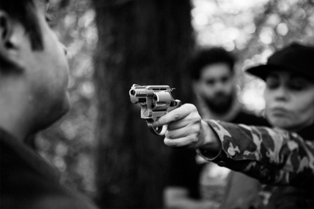 Cine-Foto-Fija-Manos-arriba