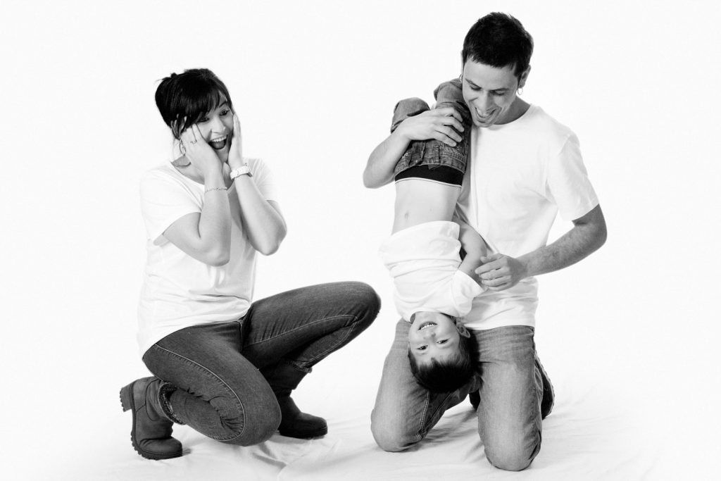 Familia-peques-estudio-fotografia